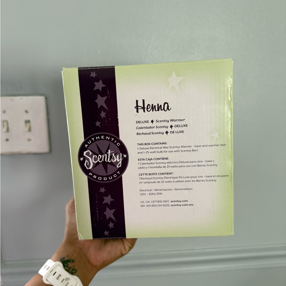 Scentsy Henna Deluxe Warmer in Light Green